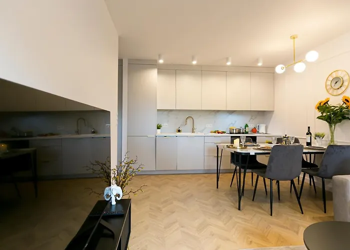 Zablocinska 6 - Bezplatny Parking - Apartament Dla 6 Osob - 400m Do Stacji Metra - Better * Warszawa