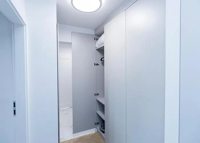 Hotel Zablocinska 6 - Bezplatny Parking - Apartament Dla 6 Osob - 400m Do Stacji Metra - Better