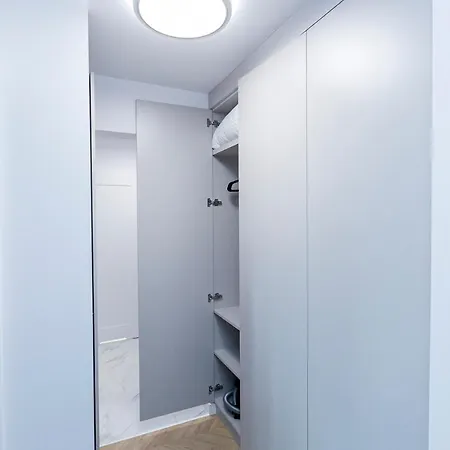 호텔 Zablocinska 6 - Bezplatny Parking - Apartament Dla 6 Osob - 400m Do Stacji Metra - Better