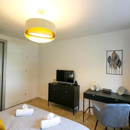 Zablocinska 6 - Bezplatny Parking - Apartament Dla 6 Osob - 400m Do Stacji Metra - Better 호텔 *